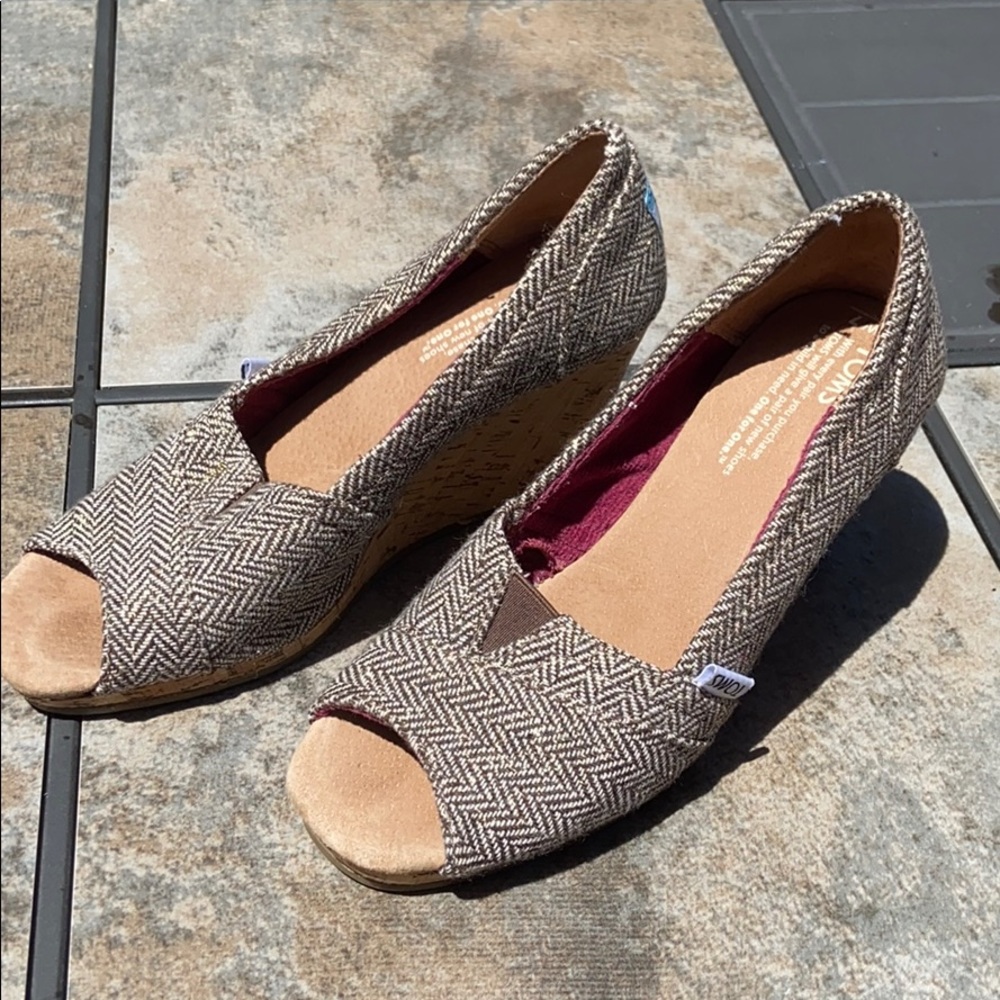 Toms wedges EUC